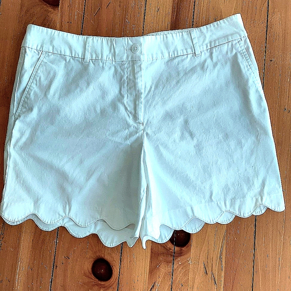 Talbot's, NWOT size 12 white Scallop Hem Shorts